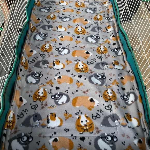 Guinea Pig cage liner Fleece ADORABLE Midwest Reversible 24” x 47” washable - Picture 3 of 5